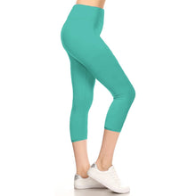 Load image into Gallery viewer, 3&quot; Yoga Band Buttery PLUS SIZE Soft Capri Leggings
